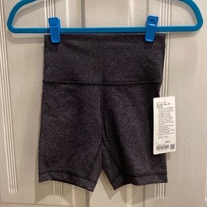 NWT Lululemon Wunder Train High Rise Short 6” size 4 black tiger